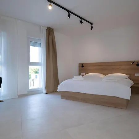Kamp Dionis Zaton (Zadar)
